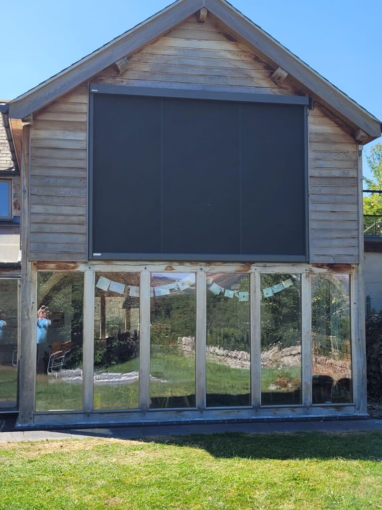 External Screens 4 external screens 3 1