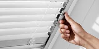 Venetian Blinds 12 venetian blinds 8